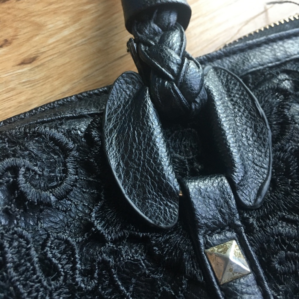 Black Large lace and stud purse weekend bag - Picture 4 of 10